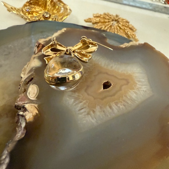 Xxsoldxx An Early Coro 1 golden & slvr Bow with mustard seed ball Guc 1.5" x 1" - Picture 7 of 9